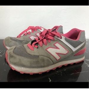 New balance tennis shoes.